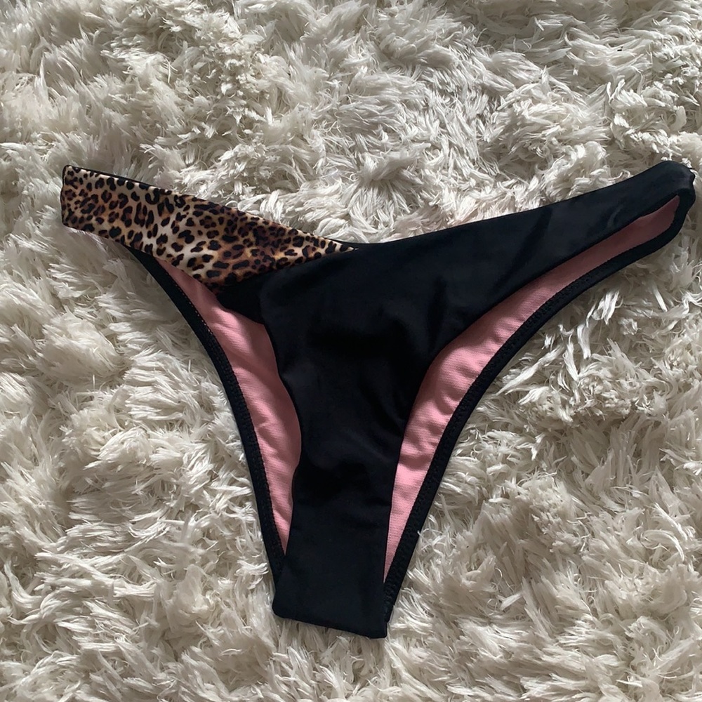 V-Bottom Swimsuit - Picture 3 of 4